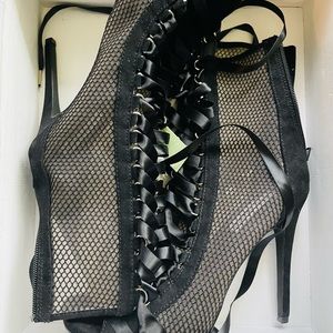 Steve Madden Shoes never worn size 8.5 women laces